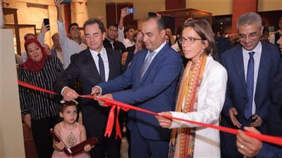  عرض اللوحات الخشبية لمصطبة حسي رع كاملة لأول مرة بمتحف التحرير 