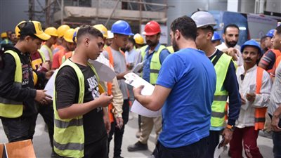 وزارة العمل تستخرج شهادات مستوى المهارة وتراخيص مزاولة الحرفة للعمالة غير المنتظمة 