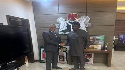 سفير مصر لدى نيجيريا يلتقي وزير الطيران المدني والصناعات الجوية