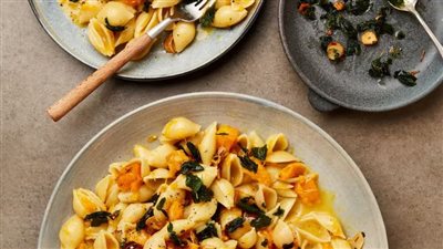 وصفة القرع الحادق مع المكرونة والزعتر 