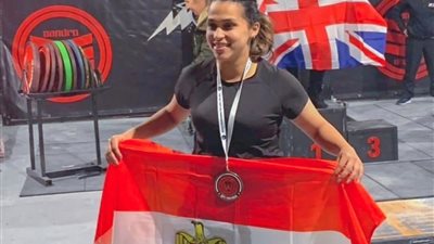 لاعبة مصرية تفوز بالميدالية الذهبية لبطولة مستر أولمبياد للقوة البدنية في أمريكا