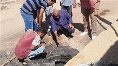 محافظ أسوان يكلف شركة المياه بالقضاء على مشكلة الطفح المتكرر للصرف