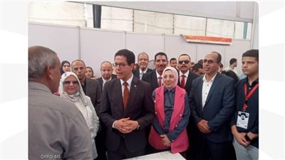 وزارة العمل تنظم ندوة 