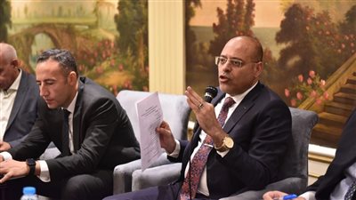 وزير العمل يترأس 