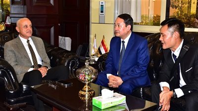 محافظ الأقصر ورئيس مجلس شعب مقاطعة فيتنامية ببحثان تفعيل اتفاقية الصداقة والتعاون