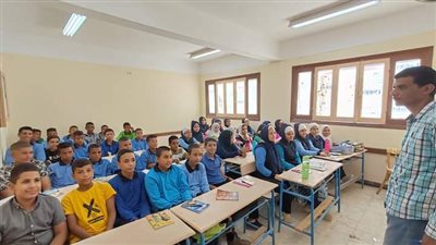 مدير تعليم أبوتشت بقنا يفتتح مدرسة النواهض الإعدادية بعد انتهاء صيانتها