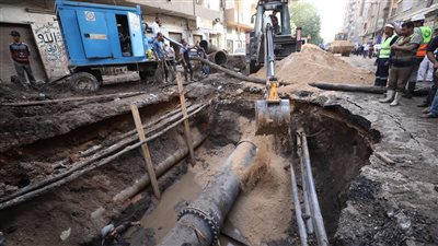 مياه أسيوط تعلن نهو إصلاح خط صرف صحي البركة وفتح المياه 