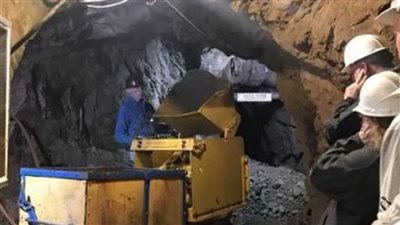 ظلوا عالقين 6 ساعات .. إنقاذ 12 شخصا من داخل مصعد