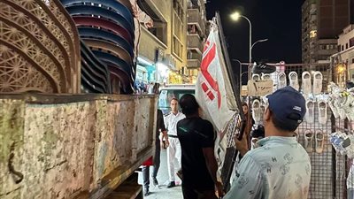 حملات لإزالة الإشغالات والتعديات على حرم الطريق بحى أول مدينة الإسماعيلية