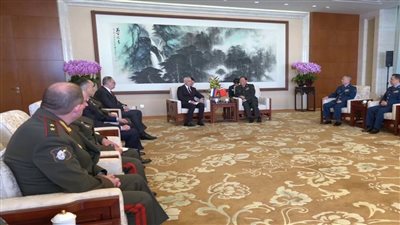 وزير الدفاع الروسي: موسكو وبكين تتبنى مواقف مشتركة تجاه الاوضاع بالعالم  