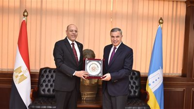 وزير العمل يبحث مع محافظ الإسكندرية تنفيذ أهداف المبادرة الرئاسية 