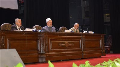 انطلاق فعاليات الموسم الثقافي في جامعة القاهرة 