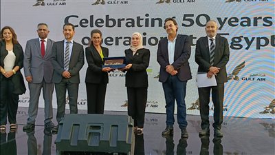 طيران الخليج تكرم السفيرة فوزية زينل خلال احتفالية مرور 50 عامًا على إطلاق الرحلات بين مصر والبحرين