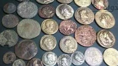  إحباط محاولة بيع عاطلين عدداً من العملات الأثرية