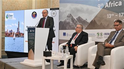 وزير والري يشارك فى جلسة 