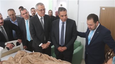وفد قيادات التعليم العالي يزور طلاب جامعة الجلالة المُصابين 