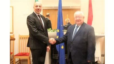 السفير المصري يناقش مع رئيس البرلمان الأيرلندي استقدام العمالة المصرية المدربة 
