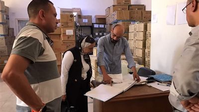 وكيل وزارة الصحة تتابع توافر المستلزمات الطبية بالمخازن