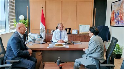 نائب وزير الإسكان يبحث مع شركة عالمية توطين صناعة المهمات الكهروميكانيكية لمحطات المياه 