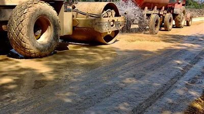 استمرار أعمال تأهيل طريق كفور بلشاي بكفر الزيات