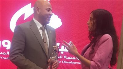حل أزمة الدواجن.. هيثم حسين يحصد جائزة أفضل رائد أعمال بمؤتمر ريادة الأعمال