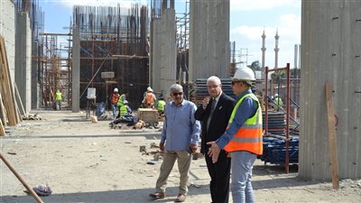  رئيس شربين يتابع معدلات تنفيذ المستشفى الجديد 
