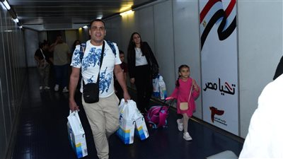 وزير الطيران  : نحرص على مواصلة التنسيق مع مؤسسات الدولة لنقل المصريين من لبنان إلى مصر