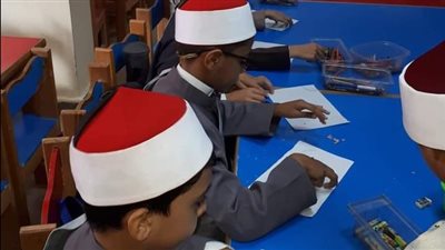 طلاب الأزهر الشريف بالزى الرسمى بقصر ثقافة العريش  