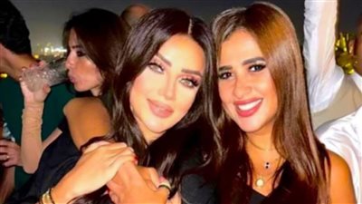 ياسمين عبدالعزيز تحتفل بعيد ميلاد رضوى الشربيني بهذه الطريقة (شاهد)