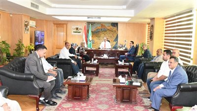 محافظ الفيوم يتابع معدلات نمو يرقات الجمبري ببحيرة قارون