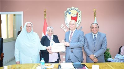 النعماني يكرم الكليات الفائزة في مسابقة أفضل كلية في خدمة المجتمع وتنمية البيئة بجامعة سوهاج