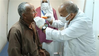 توقيع الكشف الطبى على 1260 مواطن بالمجان في سمالوط