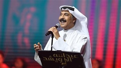 لافتات ضوئية وأغاني .. انتظار جماهيري لعودة عبدالله الرويشد إلى الكويت (صور)