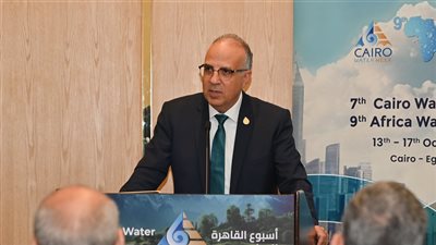 وزير الري يُكرِّم المتدربين الأفارقة المشاركين في الدورة التدريبية بالمركز الإقليمي