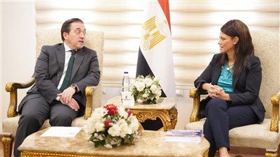 المشاط تلتقي وزير الخارجية الإسباني لبحث تطوير العلاقات الاقتصادية المُشتركة