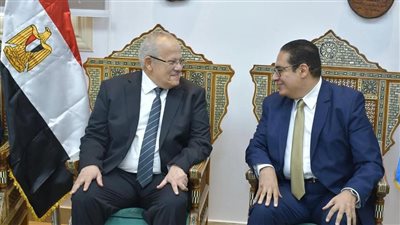 الخشت يهنئ محمد سامي عبد الصادق لتعيينه رئيسًا لجامعة القاهرة