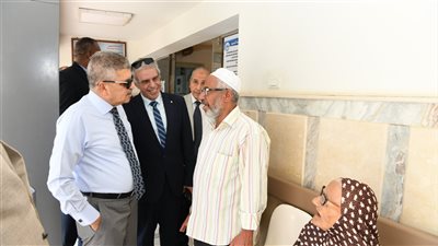 الفريق أسامة ربيع يتفقد سير العمل بترسانة السويس البحرية    