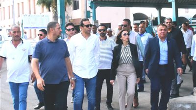 محافظ البحيرة تتفقد مجمع مواقف دمنهور