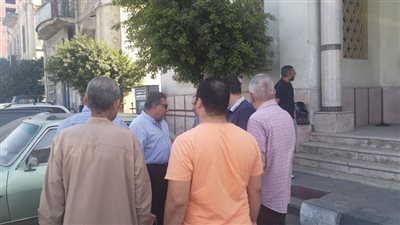 محافظ الدقهلية يلتقي المواطنين عقب أدائه صلاة الجمعة