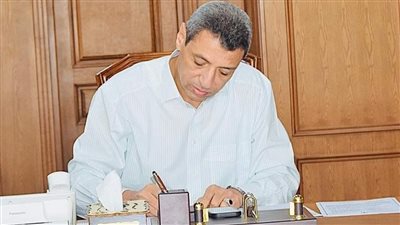 محافظ السويس يعتمد التعريفة الجديدة لسيارات الأجرة للخطوط الداخلية والخارجية