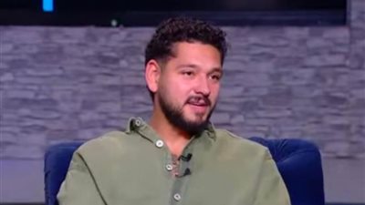 بنصحى نبوس بعض.. محمود شاهين يرد على منتقدي تصرفاته: أنا مش شايف إني بعمل حاجة غلط  