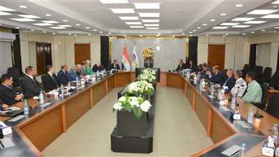 قطاع الأعمال: اجتماع أسبوعي لمتابعة تنفيذ المصانع الجديدة للغزل والنسيج 