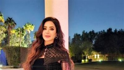 لجين عمران تمزج بين فخامة الريش ورقي التل