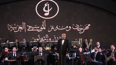 تامر عاشور يتألق في أولى مشاركاته بمهرجان الموسيقى العربية الـ ٣٢