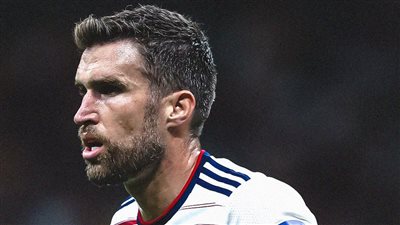 ستروتمان نجم روما السابق يعلن اعتزاله كرة القدم