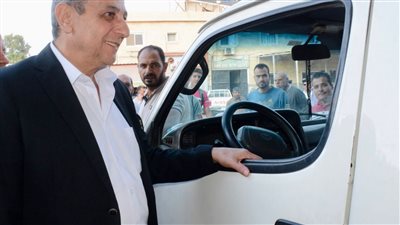 محافظ الغربية يتابع التزام السائقين بالتعريفة الجديدة وانتظام الموقف