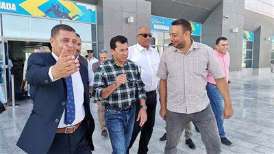 وزير الشباب والرياضة يصل الغردقة لتنفيذ الأنشطة والبطولات