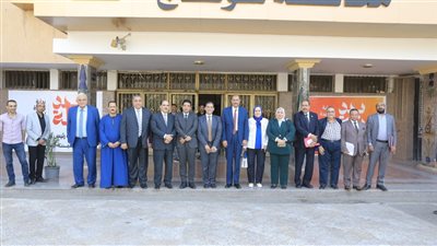 محافظ سوهاج يعقد اجتماعا مع أعضاء مجلس النواب 