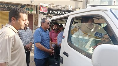 رئيس مدينة كفر الدوار يتفقد مواقف سيارات الأجرة للتأكد من الالتزام بالتعريفة 