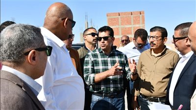 وزير الرياضة يقوم بجولة تفقدية بمركزي شباب ومعسكر سفاجا والحرية